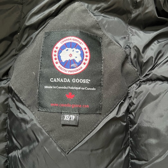 Canada goose black trillium parka with real fur hood - Picture 11 of 15